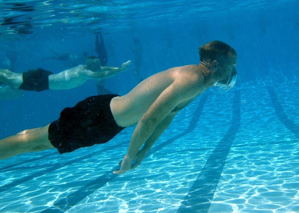 ejercicios acuaticos_nadar